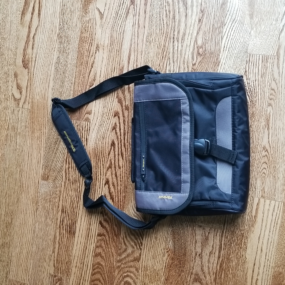 Targus Netbook Carrier Case ❤ Multiple Storage Compartments ❤ Adjustable Strap